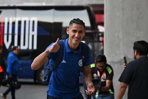 Un verdadero líder: Uriel Antuna asisitó al juego de Cruz Azul Sub-23