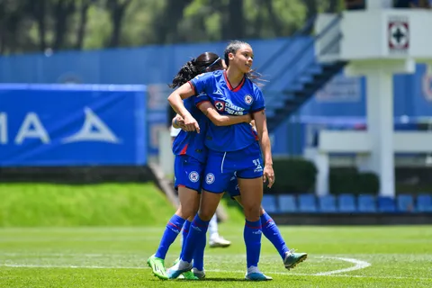 ¡Cruz Azul baila zamba! La brasileña Erica Gomes firma doblete con todo y golazo: el video