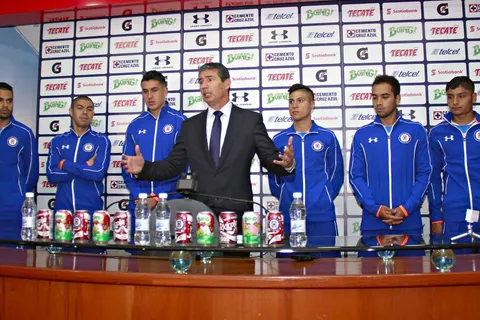 Yayo de la Torre eligió al peor fichaje de su gestión en Cruz Azul