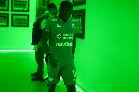 Nicolás Larcamón se pronuncia tras la muerte de la madre de Christian Ebere: ¿Jugará ante LAFC?