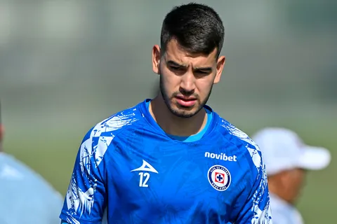 El zaguero central de La Máquina hizo dupla junto a Chiquete Orozco.