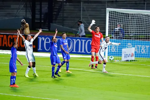 La eliminación ante Pumas en el Guard1anes 2020 todavía resuena en Cruz Azul.