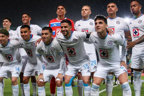 Cruz Azul sigue en lo más alto.