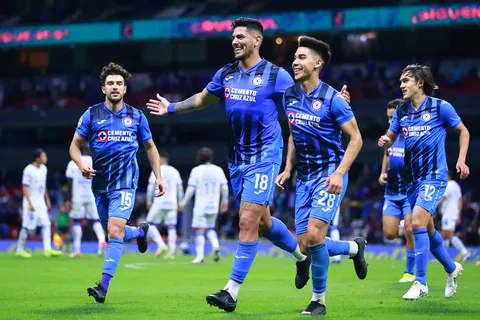 Afición de Cruz Azul desespera y pide la vuelta de este delantero