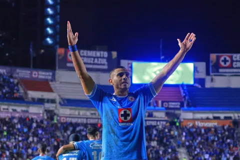 Los 3 apodos que medita la afición de Cruz Azul para bautizar a Giorgos Giakoumakis