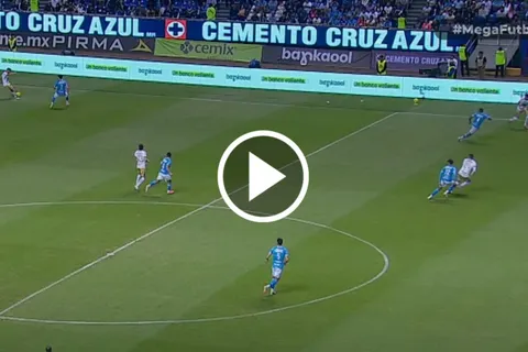 ¿Robo a Cruz Azul? La polémica jugada que revisó el VAR en el gol de Pumas por el Clausura 2025