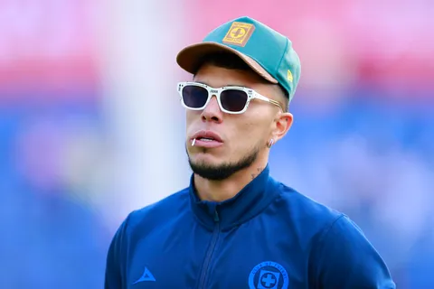 Carlos Salcedo se fue del país: Cruz Azul concedió permiso especial para ausentarse