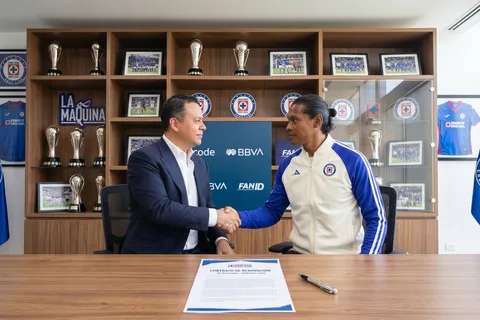 Víctor Velázquez puso fin a la especulación y confirmó a Joel Huiqui para el Apertura 2026.