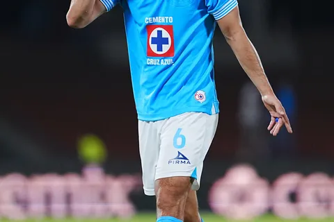 Erik Lira aún no firma su renovación con Cruz Azul.