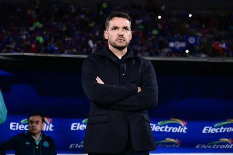 Larcamón explicó por qué Cruz Azul sufrió el primer tiempo contra Chivas