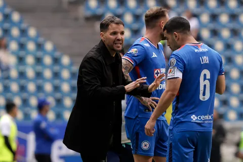 Dos jugadores de Cruz Azul se acuerdan de Nicolás Larcamón tras conseguir el título de campeón