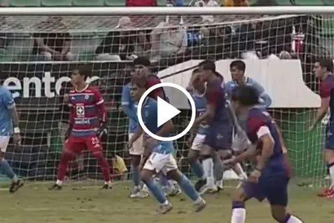 Codazo criminal en el Cruz Azul vs. Atlante.
