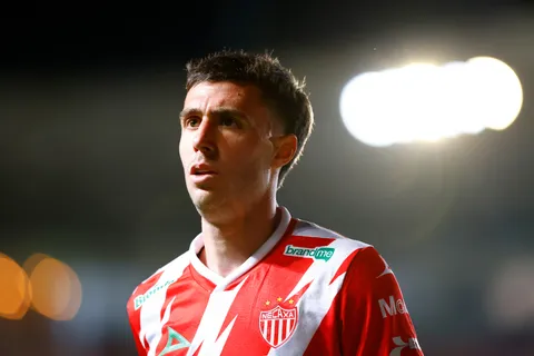 José Paradela, no tan cerca de Cruz Azul.