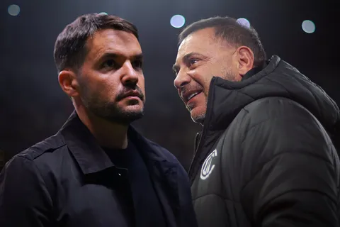 Las alineaciones que Nicolás Larcamón y Antonio Mohamed eligieron para el Cruz Azul vs. Toluca.