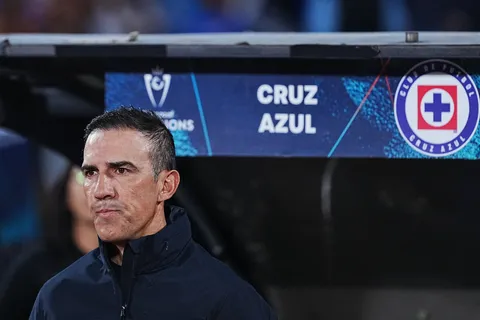 Vicente Sánchez premió a los jugadores de Cruz Azul.
