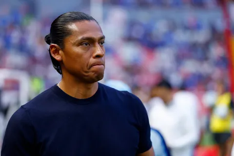 Joel Huiqui tiene por delante el desafío de reencauzar el rumbo de Cruz Azul.