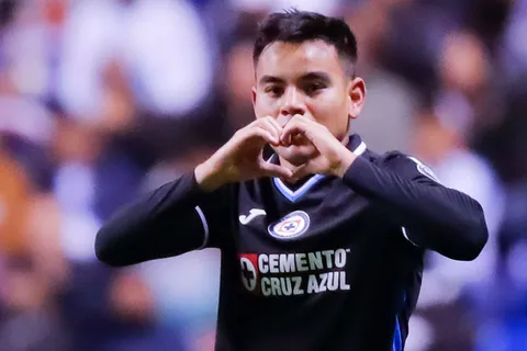 ¡BOMBA! Cruz Azul recibe ofertas por Charly Rodríguez