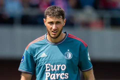 Revelan cuál será el futuro de Santiago Giménez