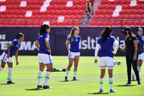 Ex Cruz Azul Femenil: Nailea Vidrio es portada de revista para hombres y la afición explota