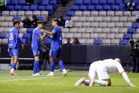 Ambos delanteros están en la mira por su baja producción goleadora en Cruz Azul.