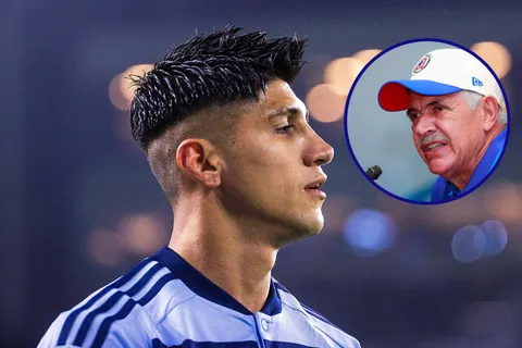 Alan Pulido hizo enfadar a Cruz Azul