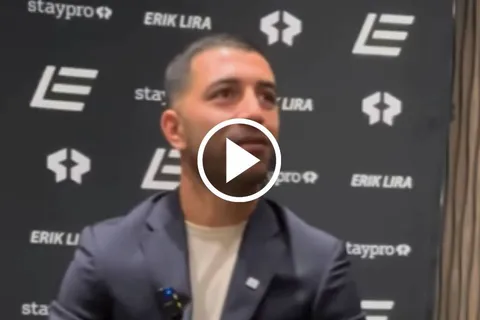 La reacción de Erik Lira al ver la playera de América.