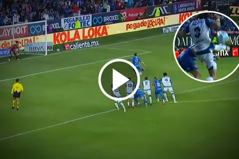 Una serie de acciones derivaron en el gol de Cruz Azul.