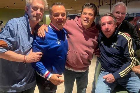 Víctor Velázquez quedó retratado con Emilio Azcárraga.