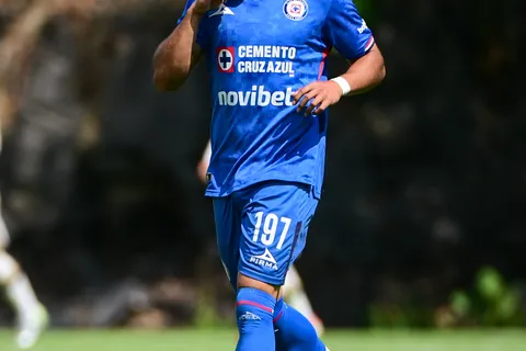 Iván Silva tuvo sus primeros minutos con Cruz Azul en las semifinales de Liguilla.