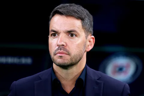 Nicolás Larcamón, golpeado por la goleada.