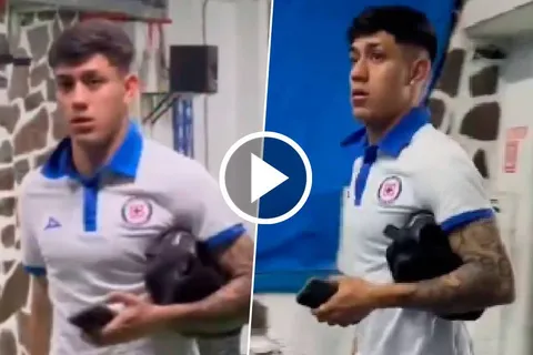 Omar Campos debió retirarse luego de que su rodilla se trabe en el césped.