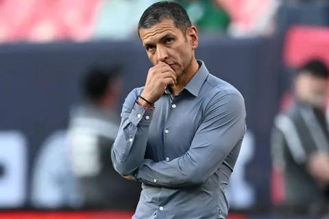 Jaime Lozano defendió a Santiago Giménez tras la derrota de México