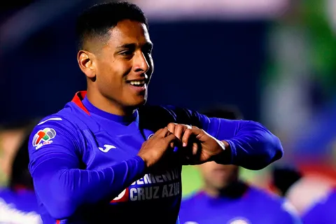 Antes de lo esperado: ¿cuándo llega Luis Romo a Cruz Azul para firmar su contrato?