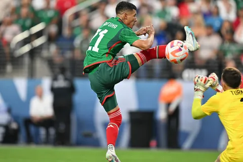 Uriel Antuna ve minutos en una nueva goleada de los Estados Unidos a México