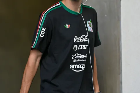 César Montes sigue en la agenda de Cruz Azul