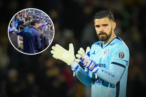 Andrés Gudiño tuvo un gesto de cercanía con la afición presente en Puebla.