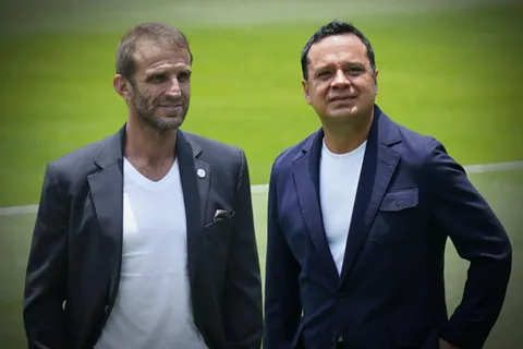 La afición estalló contra Iván Alonso y Víctor Velázquez.