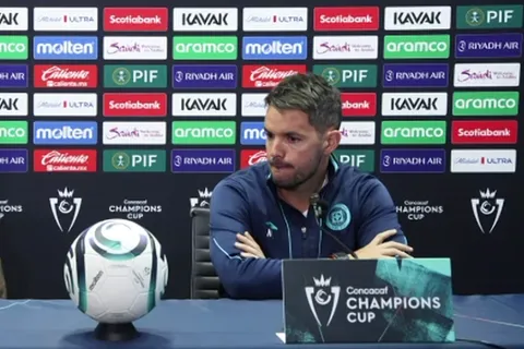 Nicolás Larcamón reveló cuándo volverá Kevin Mier tras el error de Andrés Gudiño ante Pumas