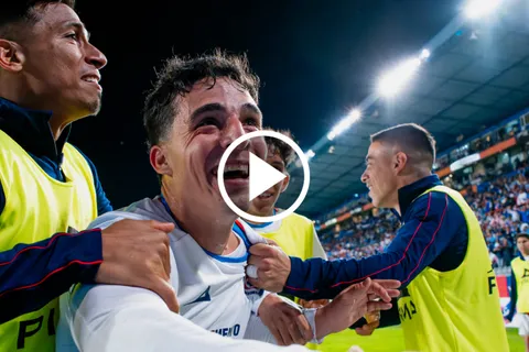 No se vio en TV: Lorenzo Faravelli casi tumba una valla publicitaria en el tercer gol de Cruz Azul