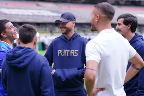 Cruz Azul se burla de Pumas utilizando la imagen de Erik Lira