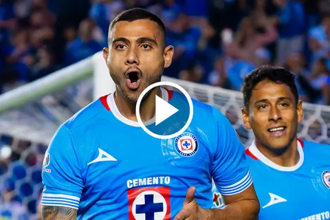 Giakoumakis marca doblete ante Tijuana y hace valer cada dolar pagado por Cruz Azul.