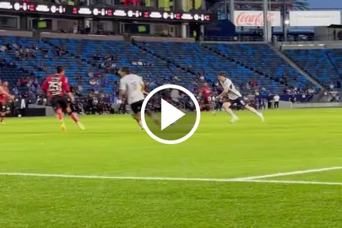 José Paradela igualó el partido para Cruz Azul.