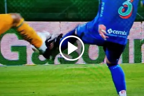 Dura entrada en el Tigres vs. Cruz Azul por Liguilla.