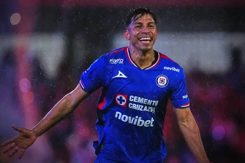 Ángel Sepúlveda levanta la mano en Cruz Azul a base de goles.