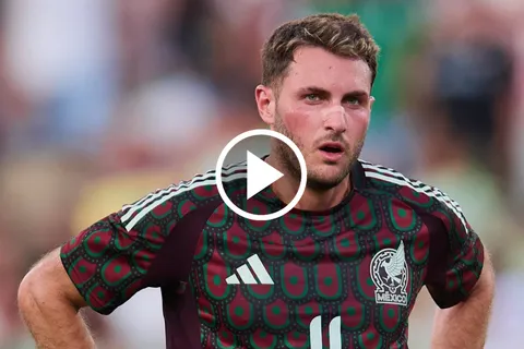 Santi Giménez y una actuación positiva con el Tri.