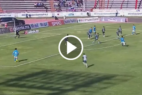 Golazo de Amaury García para Cruz Azul ante Santos.