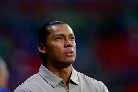 Joel Huiqui y el desafío de armar el equipo ante Philadelphia.