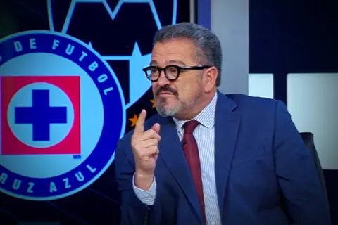 Carlos Hermosillo salió en defensa de Cruz Azul