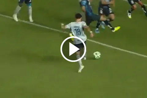 Bonito gol para el mediocampista de 25 años.