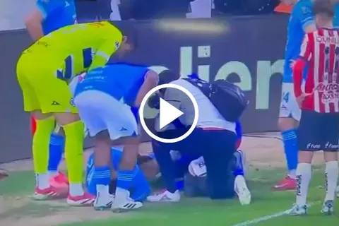 Omar Campos no pudo completar el partido ante Chivas.